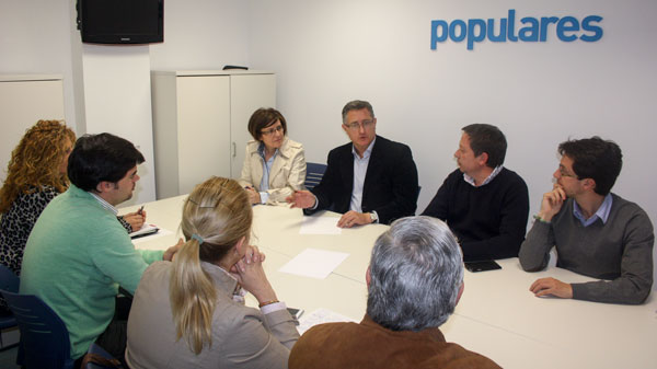 Sainz toma nota del modelo económico del Ayuntamiento de Teruel