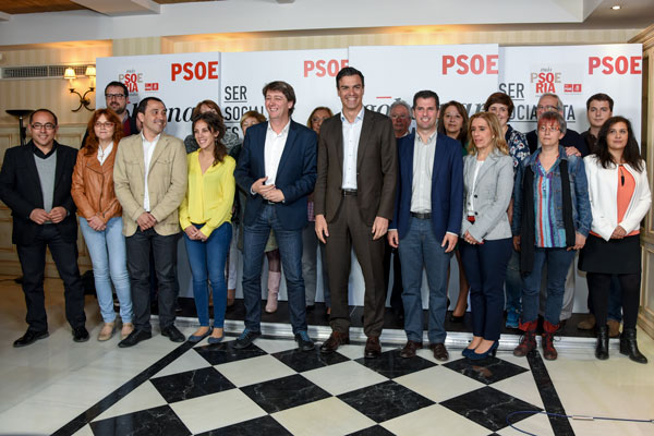 El líder socialista avala la candidatura de Martínez al Ayuntamiento