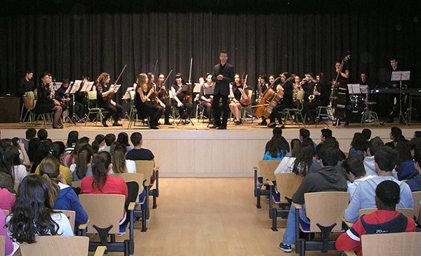 La JOSCAS ofrece un concierto a los alumnos del Castilla