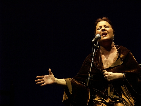 Carmen Linares canta las letras de los mejores poetas españoles