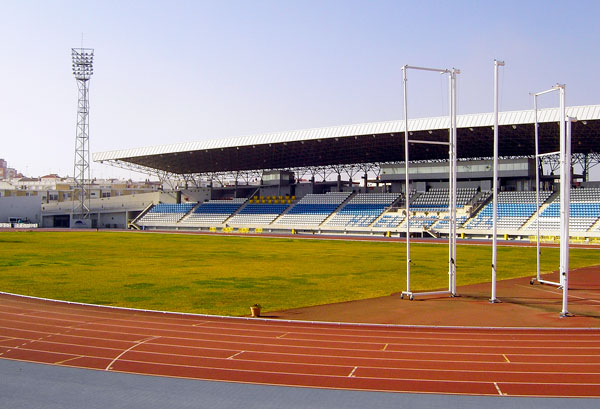 En busca de marcas al Estadio Iberoamericano de Huelva