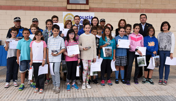 Tráfico premia a los escolares que mejor conducen