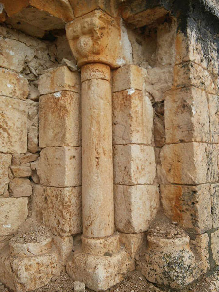 Robados dos capiteles en la iglesia de Valderrueda