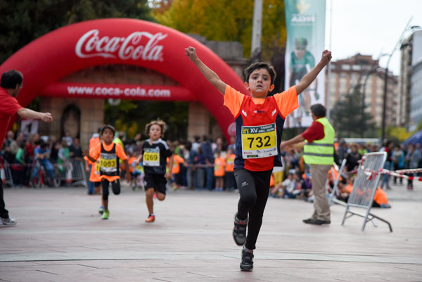 Más de 700 niños participan en la carrera popular Abel Antón