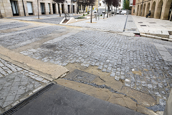 El PP denuncia el estado de la plaza del Vergel, año y medio sin rematar