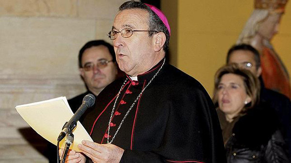 El obispo entrega la "Missio” a los profesores de Religión