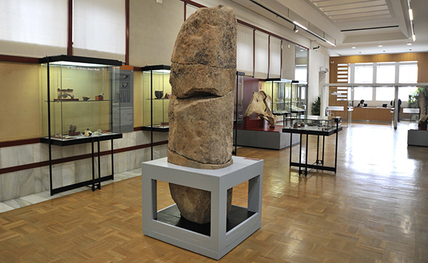 Un menhir enriquece la colección del Museo Numantino