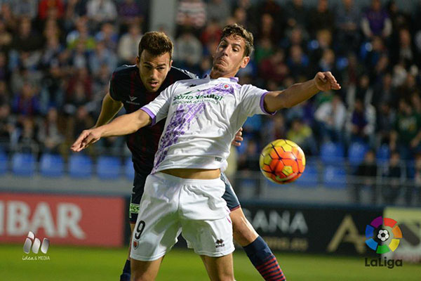 El Huesca sorprende al Numancia al contragolpe (2-0)