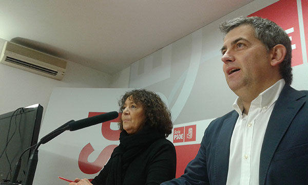 El PSOE acusa al PP de convertir en "peligroso" ponerse enfermo