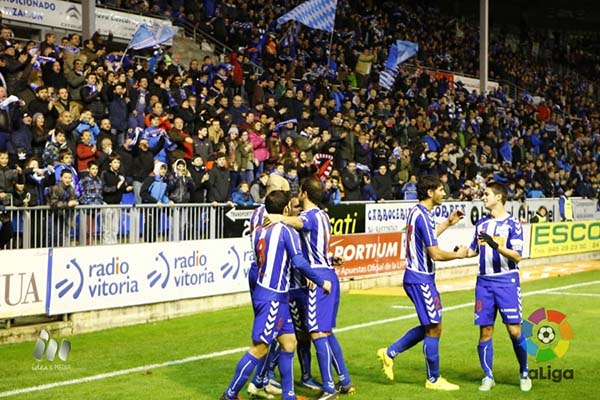 El Alavés se asienta en el liderato de la Liga Adelante