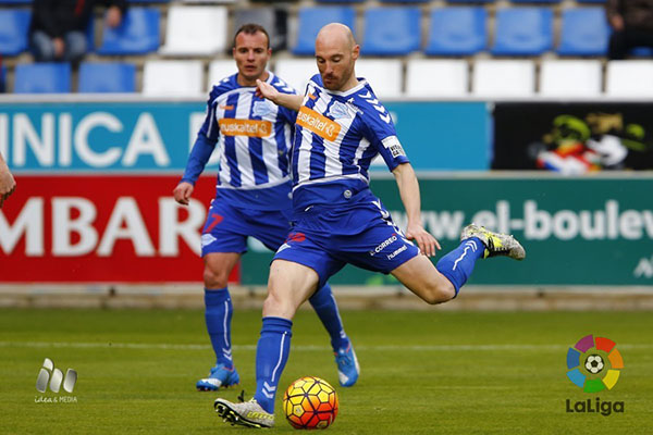 El Alavés afianza su liderato en la Liga Adelante