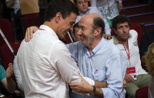 Sánchez abraza la propuesta de Rubalcaba para suprimir las diputaciones