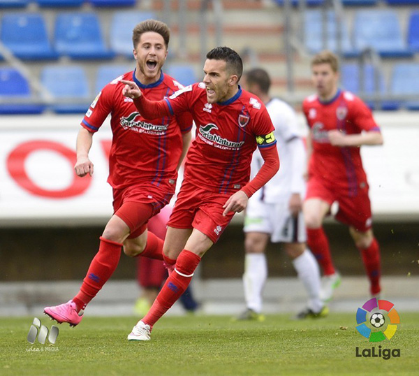 Reconocimiento a Julio Álvarez por sus 50 goles con el Numancia