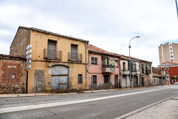 Los edificios en ruinas de la calle Hospicio se demolerán a partir del lunes