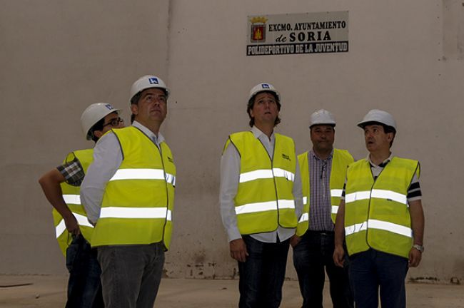 IU acusa al PSOE de licitar obra civil para beneficio de los constructores