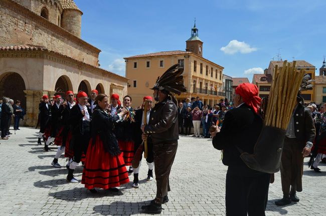 La cofradía de San Pascual Bailón estrena el recuperado baile "El Milanazo"