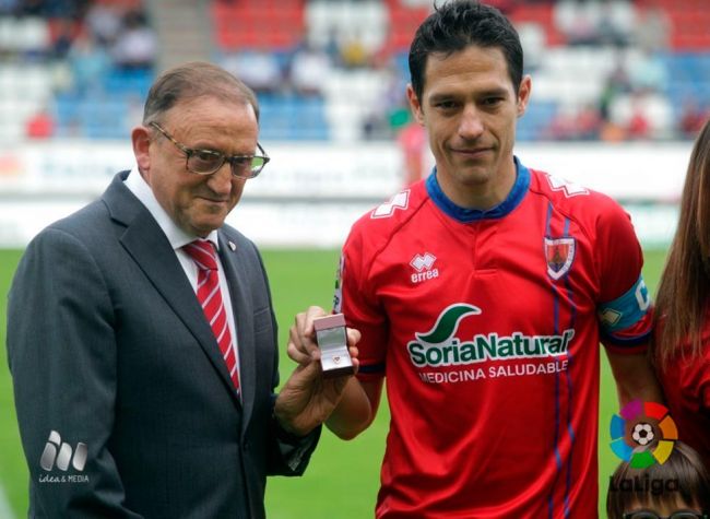 El Numancia gana en la despedida de Del Pino