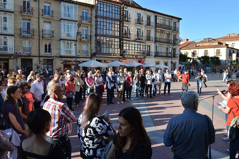 Un centenar de sorianos denuncia la política europea con los refugiados