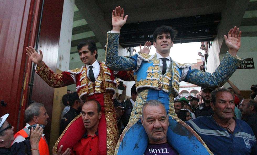 Adame y López Simón triunfan en la corrida del Domingo de Calderas