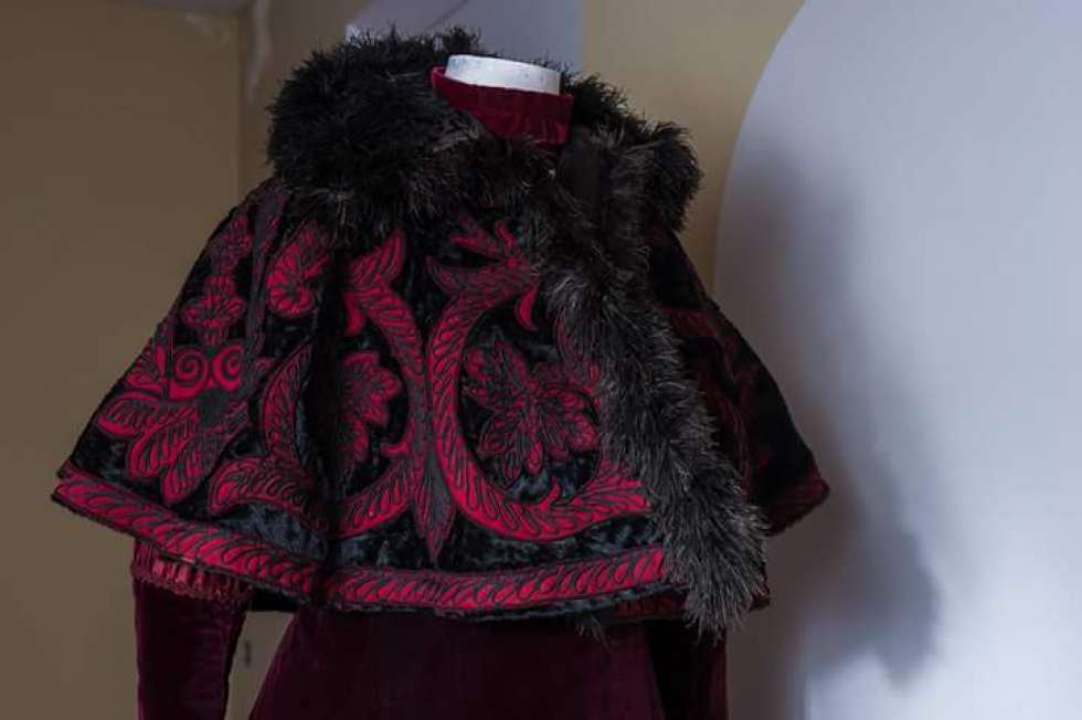 El Museo del Traje recorre la moda aristócrata y burguesa de los siglos XVIII al XX