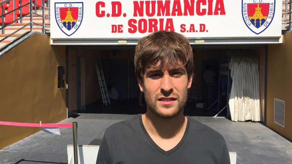 El guardameta Aitor Fernández une su futuro a un "buen club"