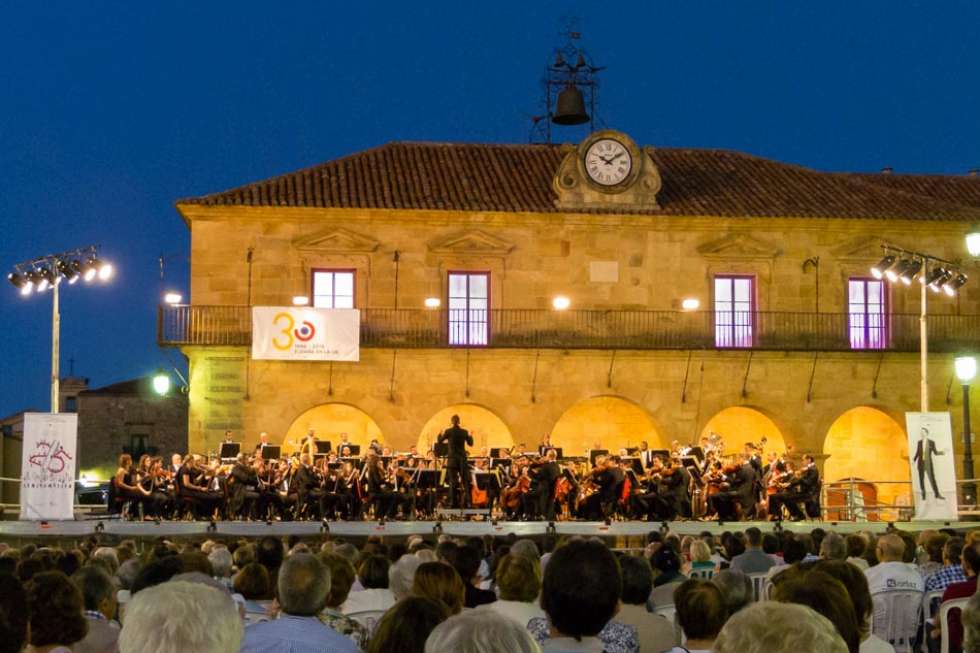 La OSCyL llena la plaza Mayor de Soria en el estreno de "Plazas Sinfónicas"