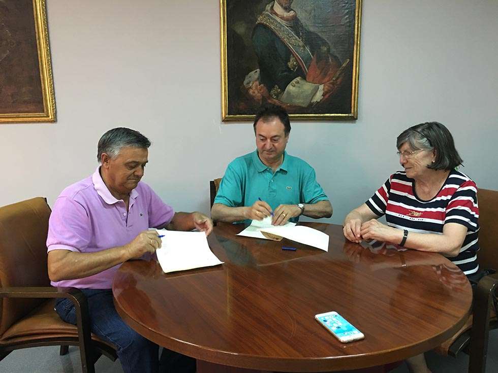 El Burgo de Osma firma convenios con dos asociaciones y Cruz Roja