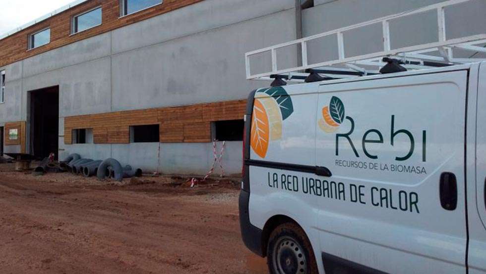 Corte de la calle Leales de Aljubarrota por las obras de la red de calor