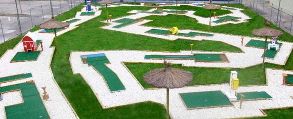 El Ayuntamiento licita un campo de minigolf propuesto por los niños en los Presupuestos Infantiles 