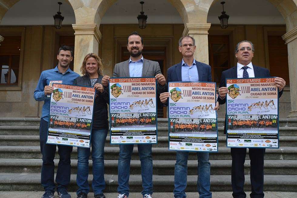 Cacho, Antón y Pascual Oliva, en la fiesta del atletismo en Soria