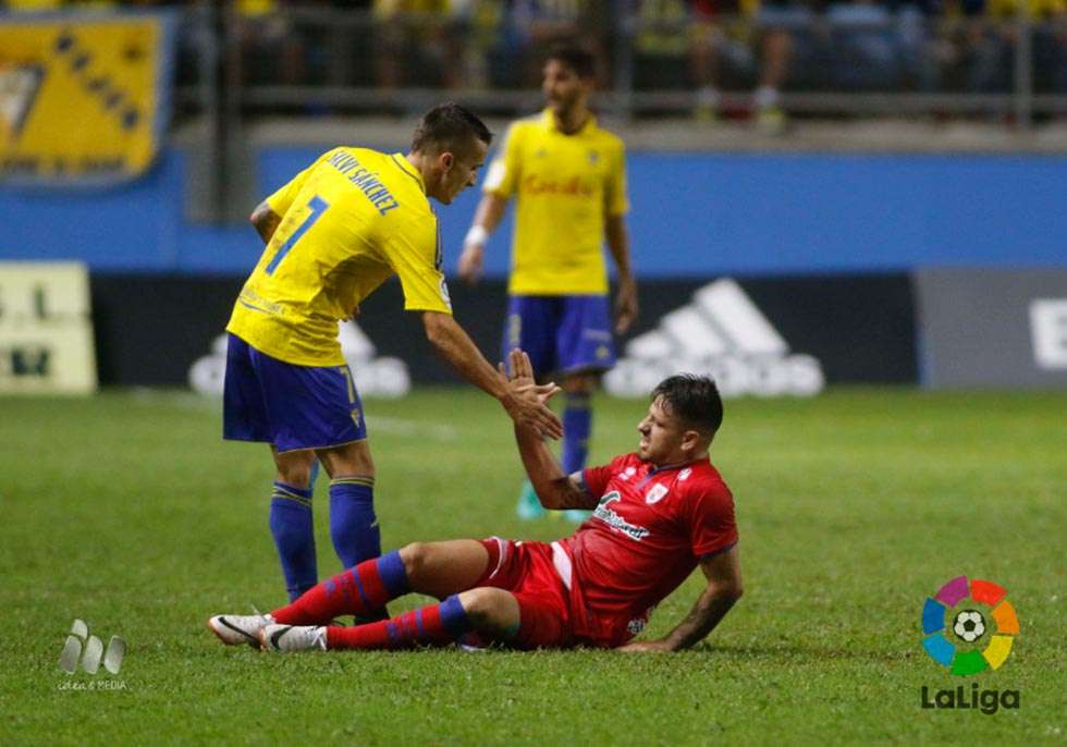 Al Numancia le sobra el descuento en Cádiz (1-0)