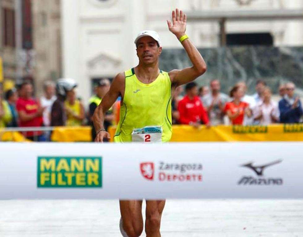 Fernández Pinedo gana el maratón de Zaragoza