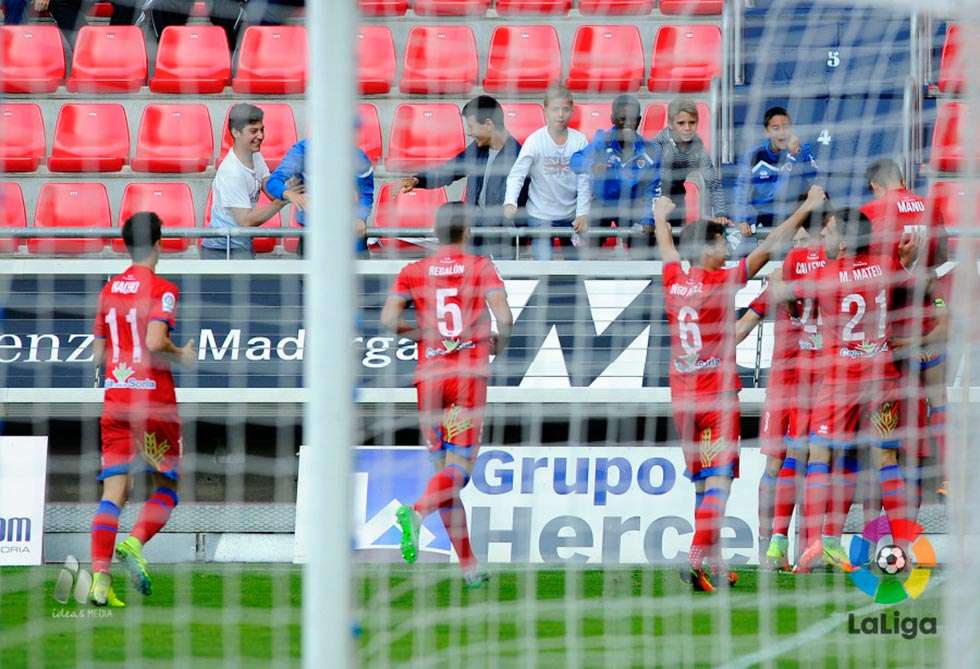 El Numancia le da un baño al Zaragoza 