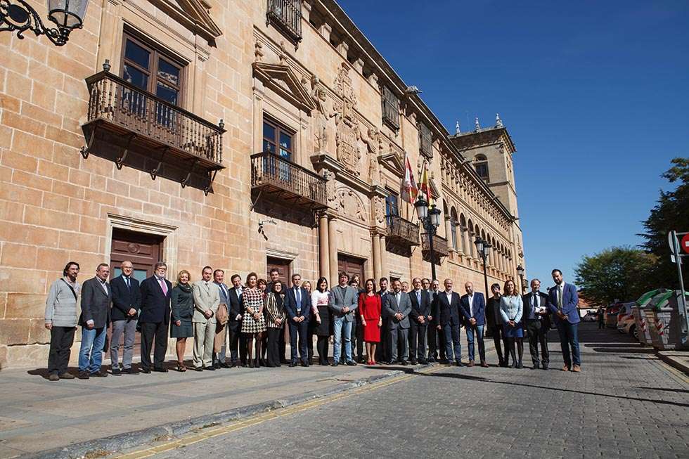 Soria recibe por primera vez a la Mesa y a la Junta de Portavoces de las Cortes de Castilla y León