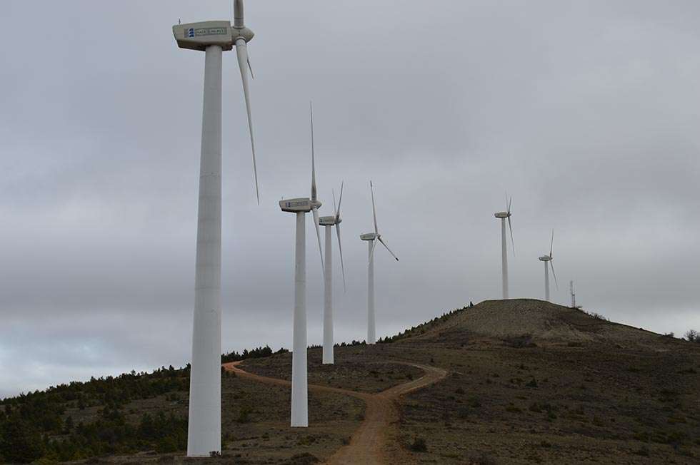 Caja Rural de Soria invita a caminar entre aerogeneradores