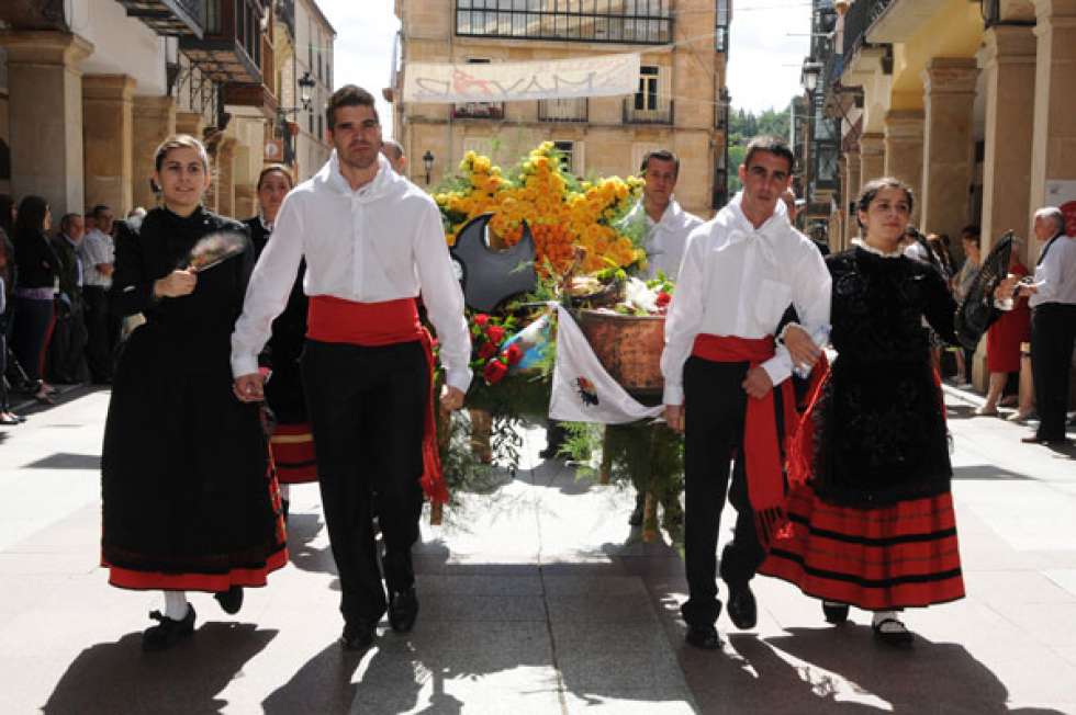 El curso de confección de trajes sorianos cumple trece años