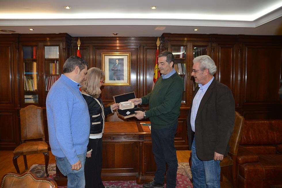 La Cámara reconoce la dedicación de Ángel Rubio