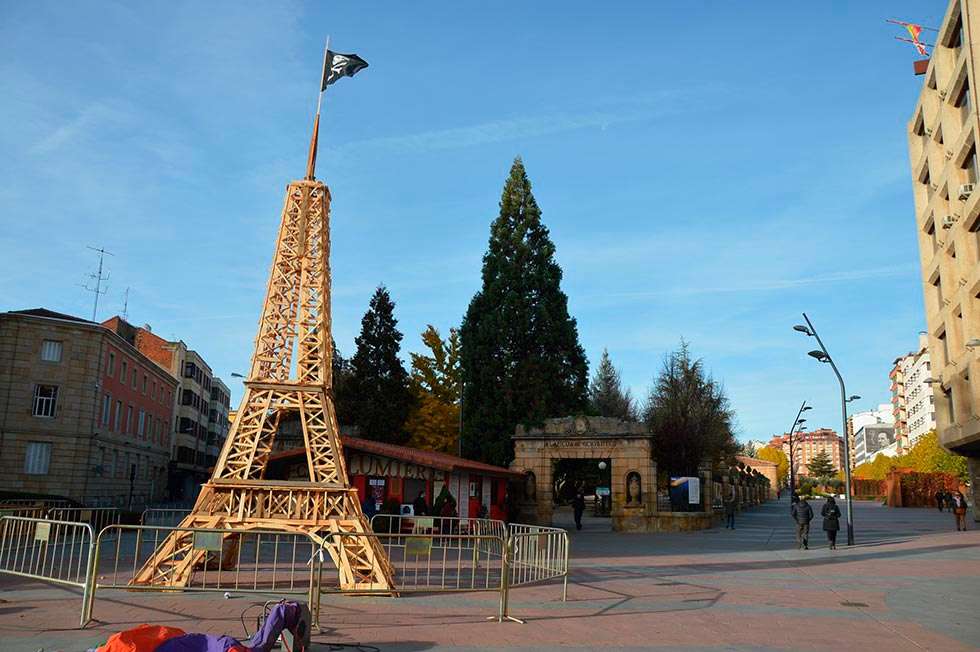 Una particular torre Eiffel preside Soria