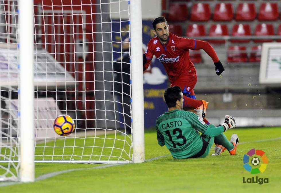 El Numancia respira ante el Almería (1-0)