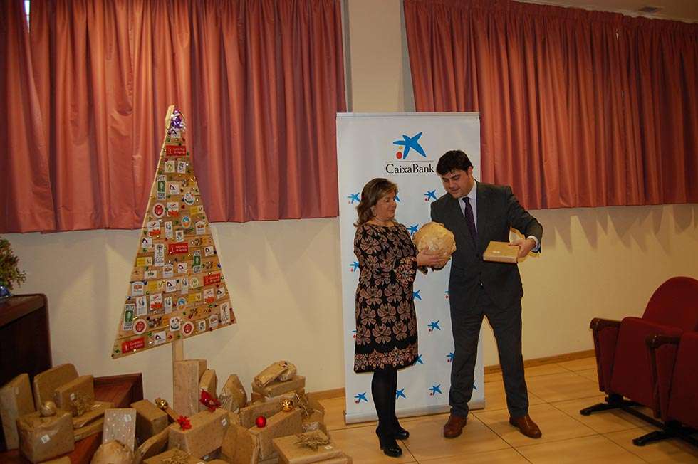 274 juguetes para niños de la provincia de familias desfavorecidas