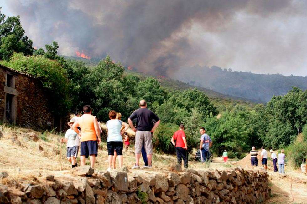 El PSOE culpa a la Junta de la magnitud de los incendios en época de "peligro bajo"