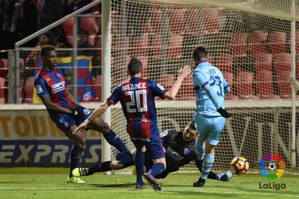 Levante y Girona no ceden en la cabeza de LaLiga 1/2/3