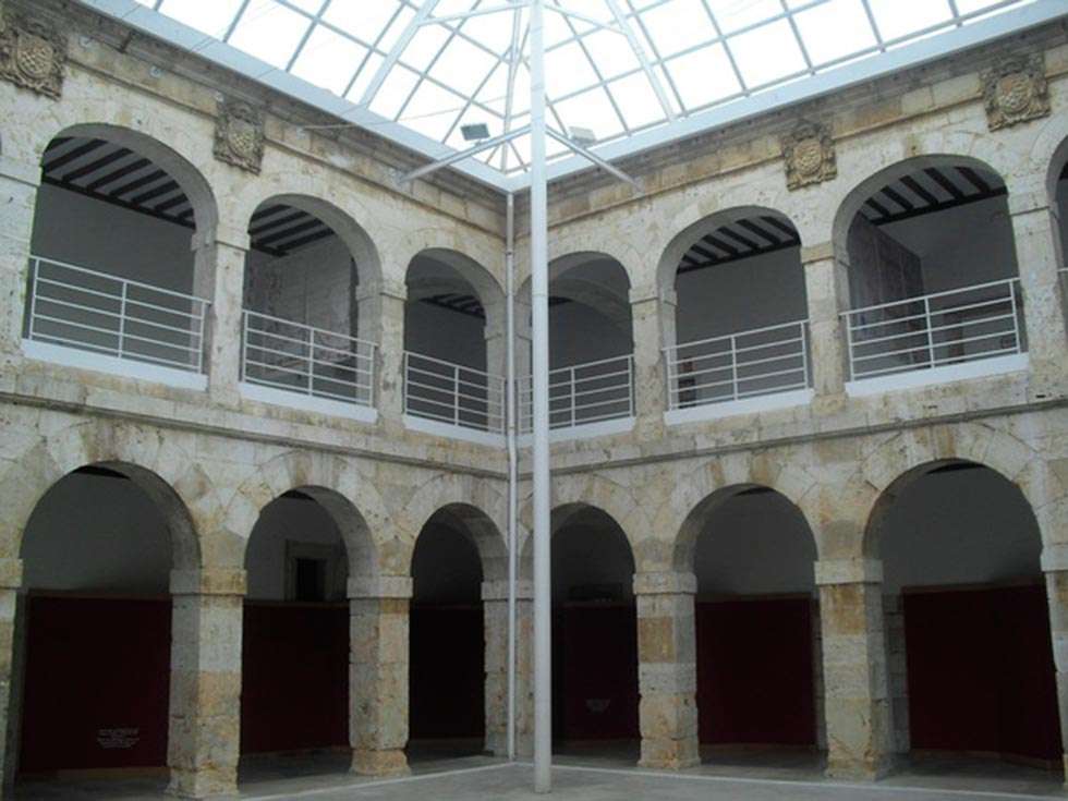 Metálicas Los Linajes reformará la cubierta del antiguo hospital de San Agustín