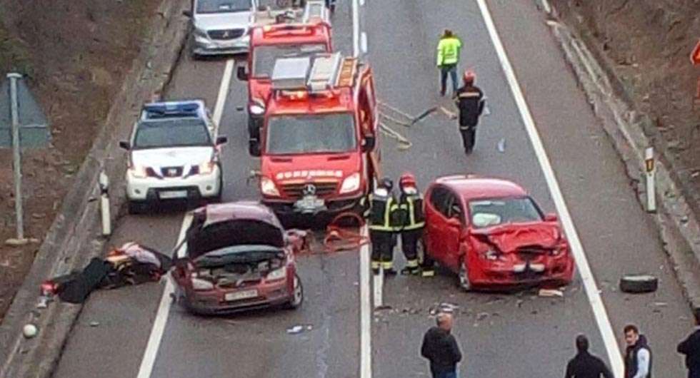 Un fallecido y tres heridos en una colisión en Toral de los Vados (León)