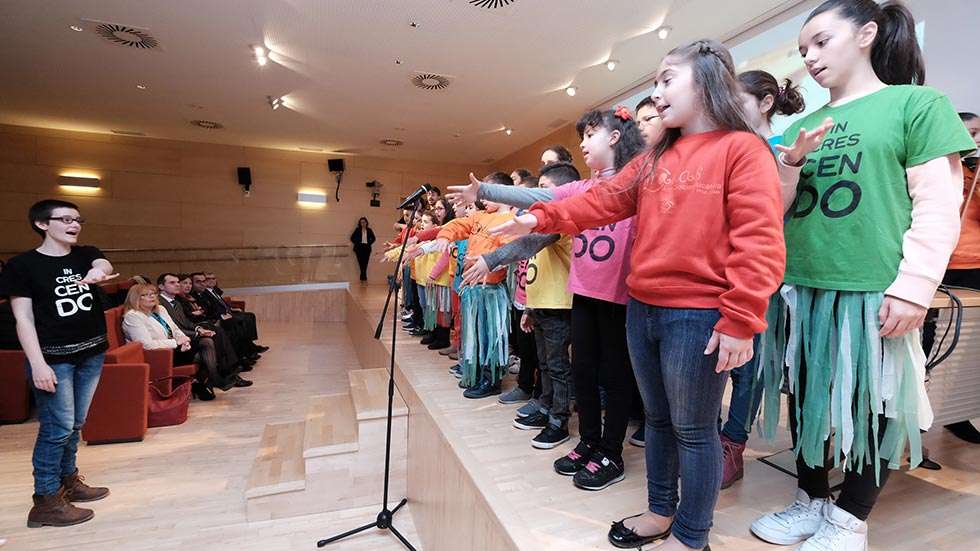 Alumnos intercambian experiencias en derechos humanos y de la infancia 