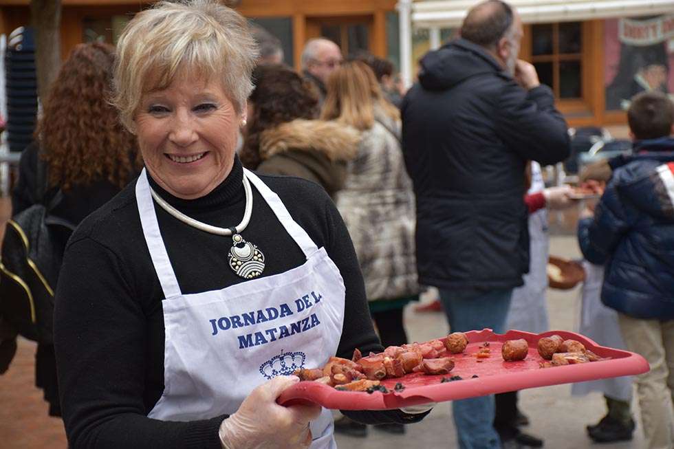 Ólvega saborea 200 kilos de productos del cerdo