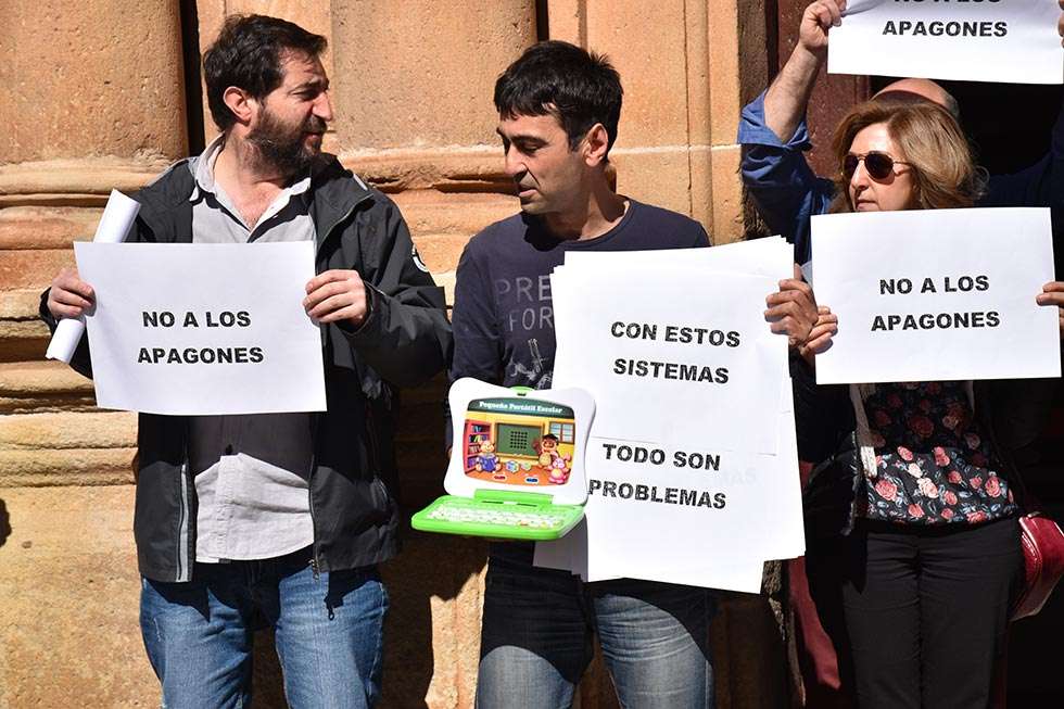 Concentración de trabajadores de Justicia para reclamar una informática adecuada