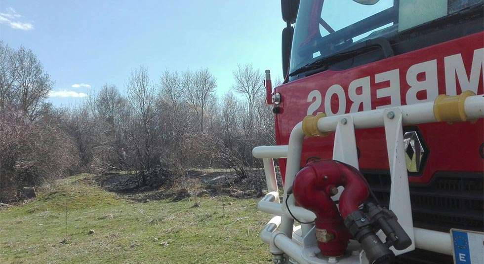 Pequeño incendio forestal en Derroñadas