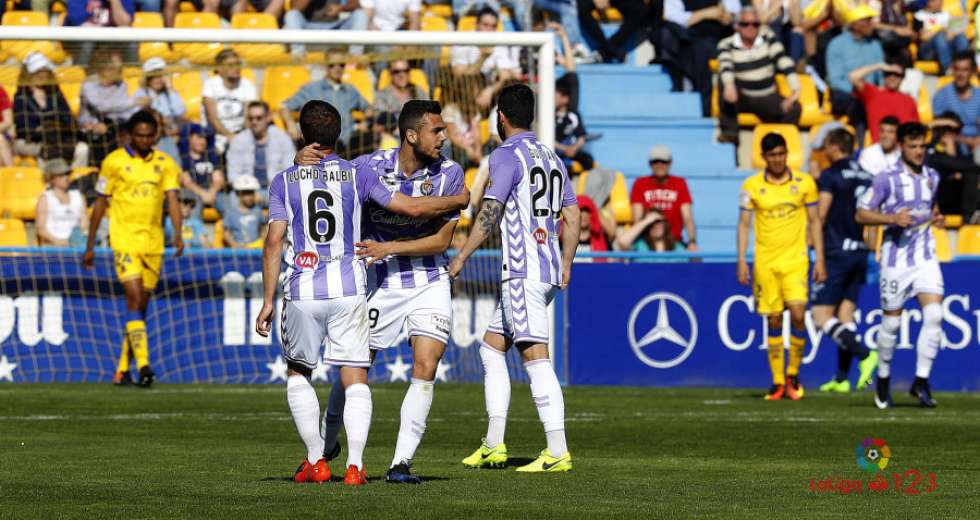 Valladolid y Huesca aprietan la lucha por el play off