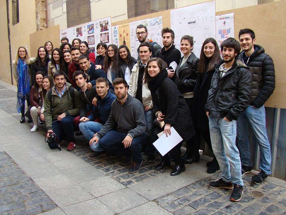 Los jóvenes intercambian ideas para transformar el casco viejo